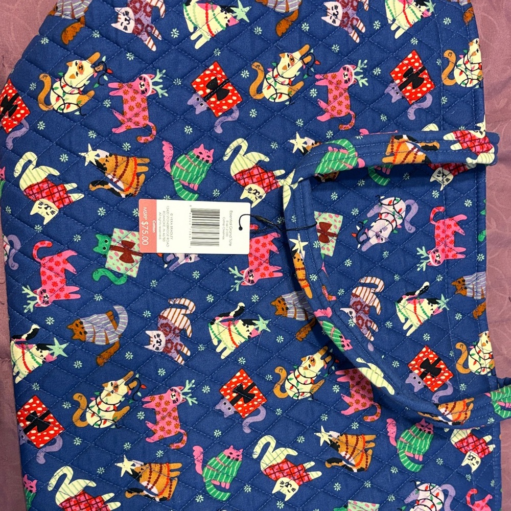 Vera Bradley essential grand tote in catnip Christmas